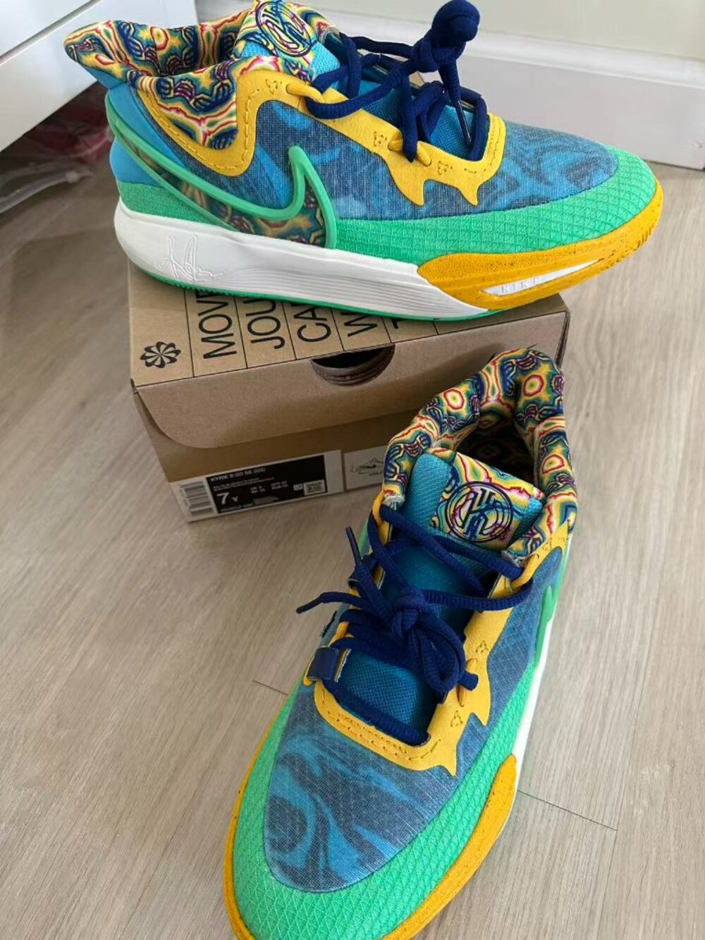 Nike Kyrie 8 Go SE Basketball Shoe Sneaker DV3018-400 Youth Size 7 Y